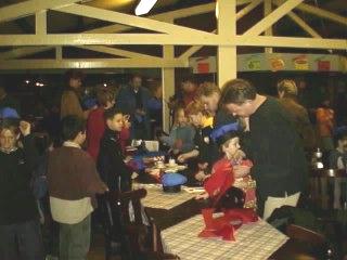 Petten en mijters maken